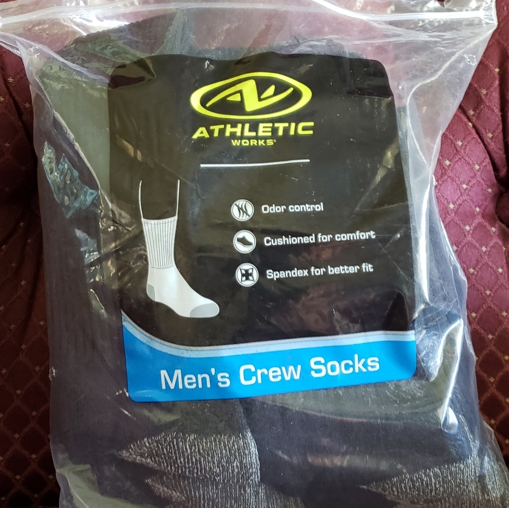Athletic Works Men’s Crew Socks Black 10 pair. NEW